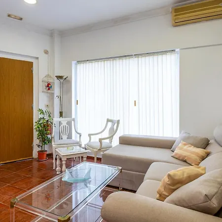 Vivienda En Calle La Luna * Torremolinos